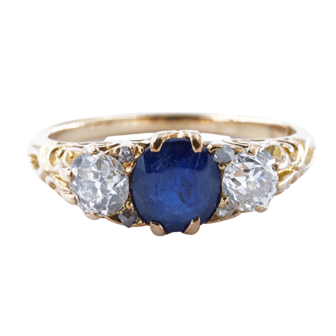 Art-Deco Gelbgoldring mit Diamanten und Saphir - "Old Storys To Tell"
