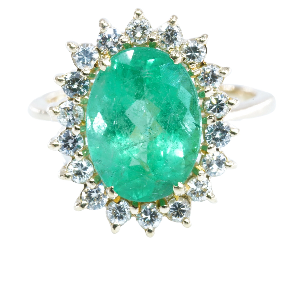 Gelbgoldring mit Smaragd und Diamanten – „Smaragd Crown“